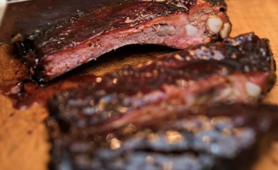 rack of barbecued pork ribs