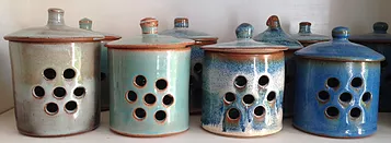 Gifts for Your Chef and Party Thrower, Chilmark Pottery's Garlic Cellar