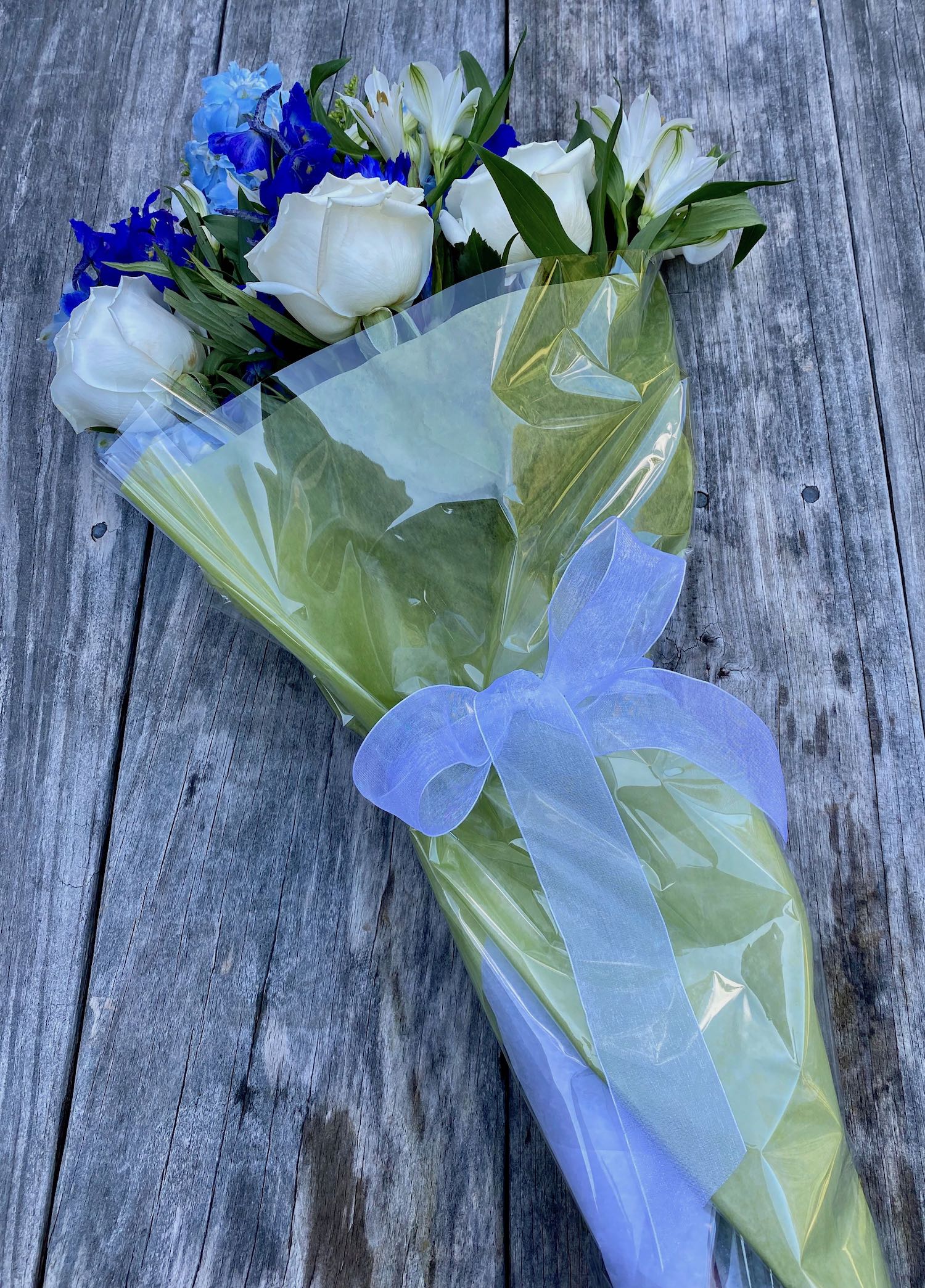 It's the weekend! Number 219, Blue and White Flower Bouquet